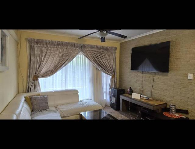 2 BEDROOM APARTMENT FOR SALE IN MOOIKLOOF RIDGE ESTATE